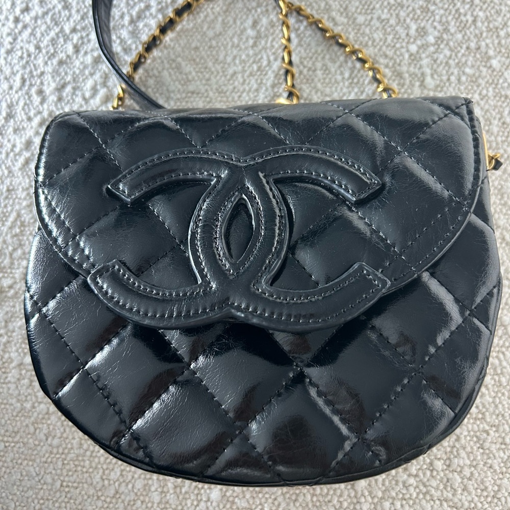 Chic Black Quilted Crossbody Bag with Chain Strap